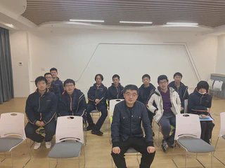 A wider view of the room during the talk